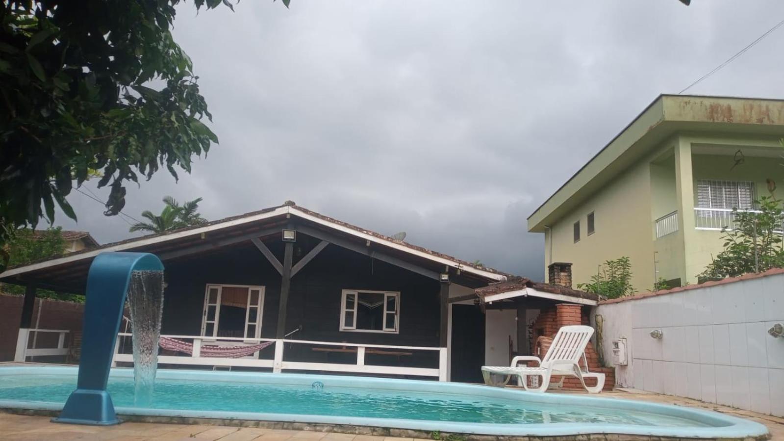 Casa de férias Linda Casa Com Piscina Em